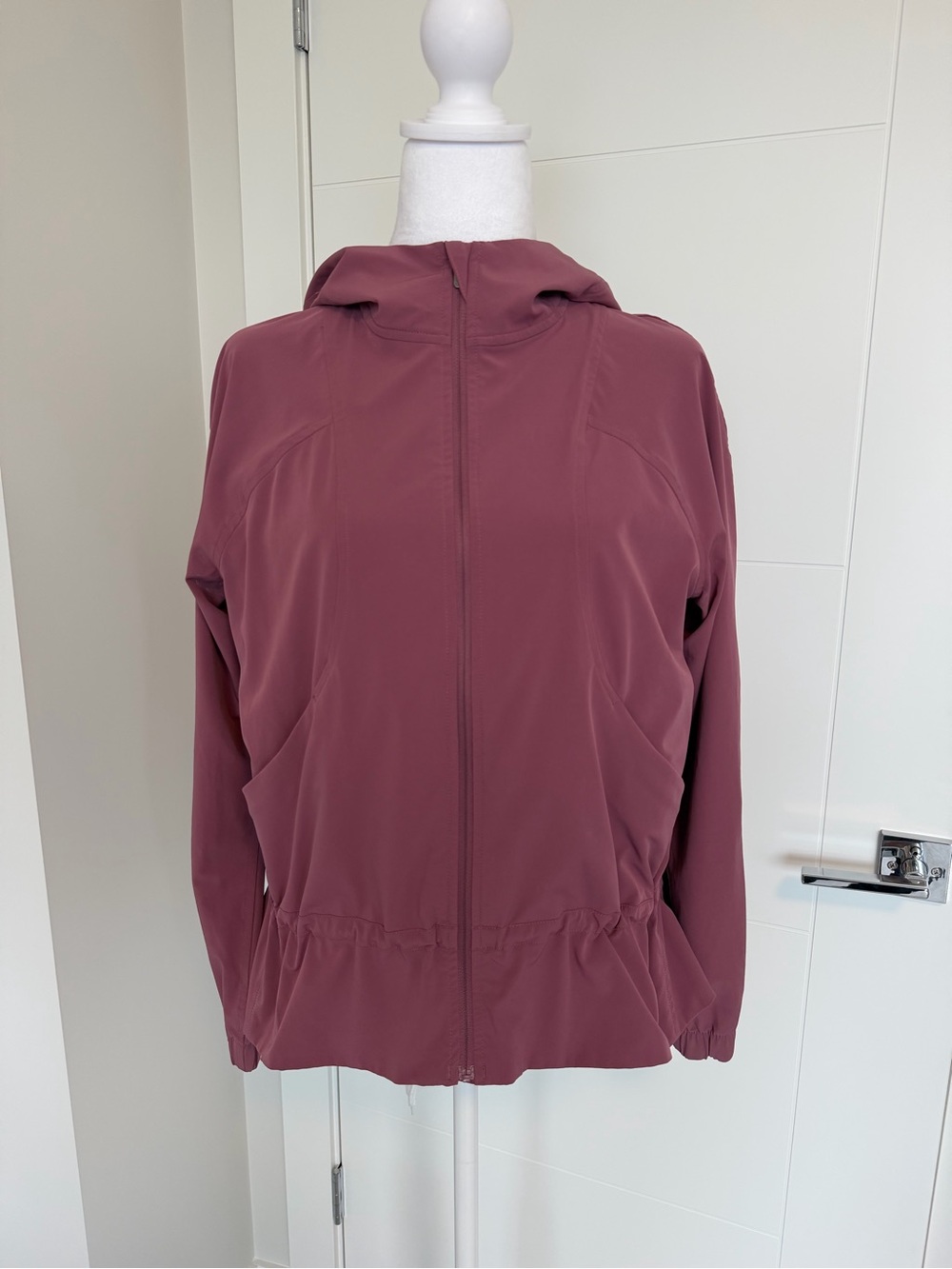 Lululemon Pack It Up Jacket in Plumful Women’s Size 6 Activewear